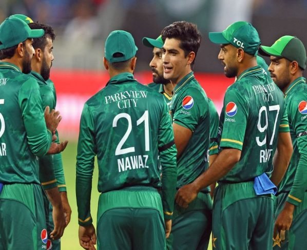 PAK vs HK: हांगकांग को हरा सुपर 4 में पहुंची पाकिस्तान