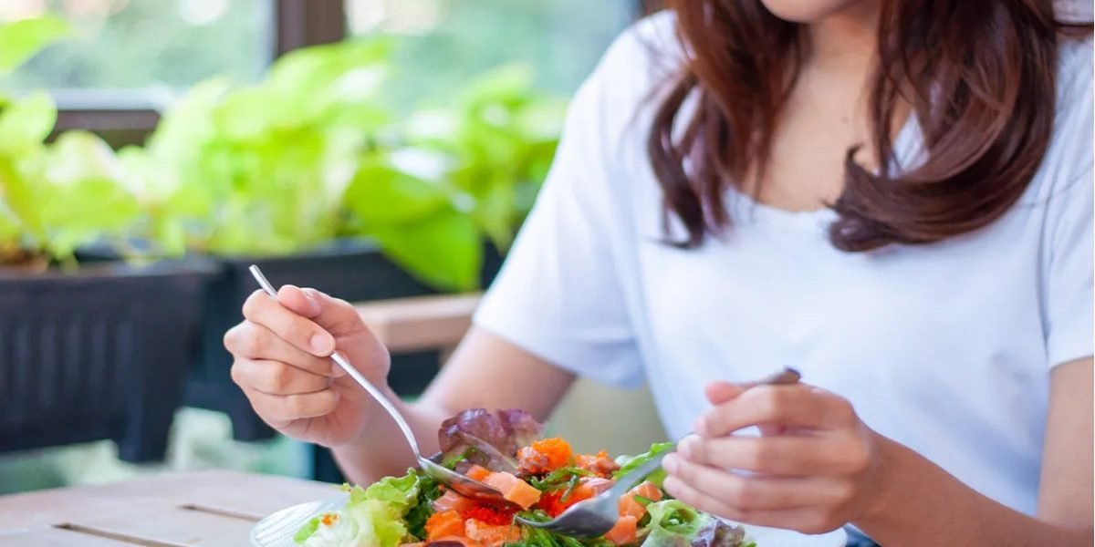 Eating Habits: क्या आप भी गलत तरीके से खाते में ये 5 फूड्स