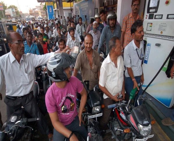 Today Petrol Diesel Price: पेट्रोल और डीजल का नया दाम हुआ जारी