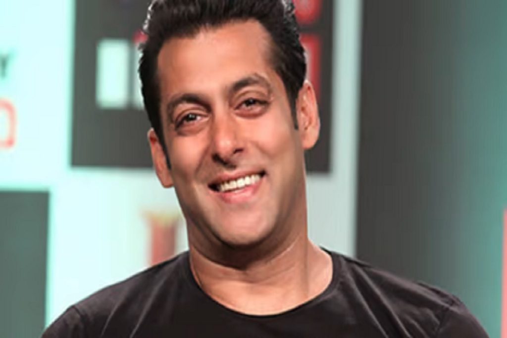 Salman Khan इस एक्ट्रेस की हर फोटों को जूम करके देखते हैं