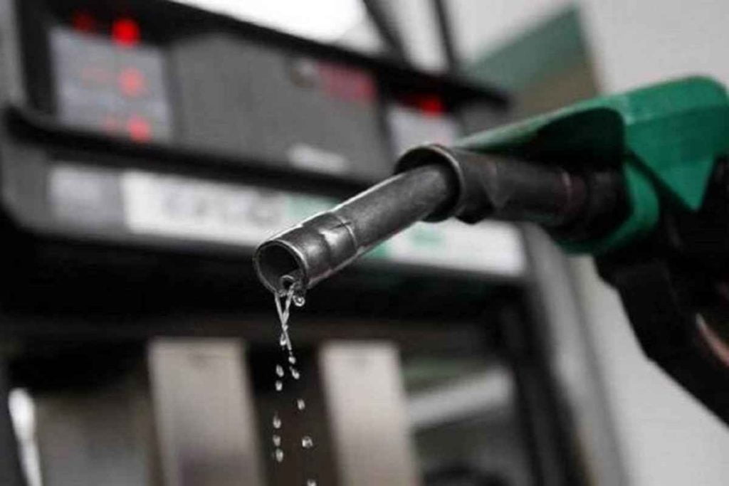 Today Petrol Diesel Price: दिल्ली में 96 रुपये लीटर मिल रहा पेट्रोल