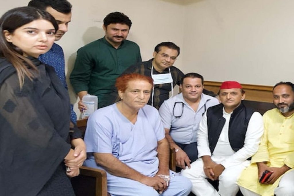 Azam Khan से मिलने दिल्ली पहुंचे Akhilesh Yadav