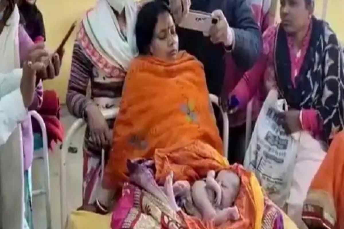 मध्य प्रदेश में महिला ने चार पैरों वाली बच्ची को दिया जन्म, सोशल मीडिया पर तेजी से वायरल हो रही है तस्वीर